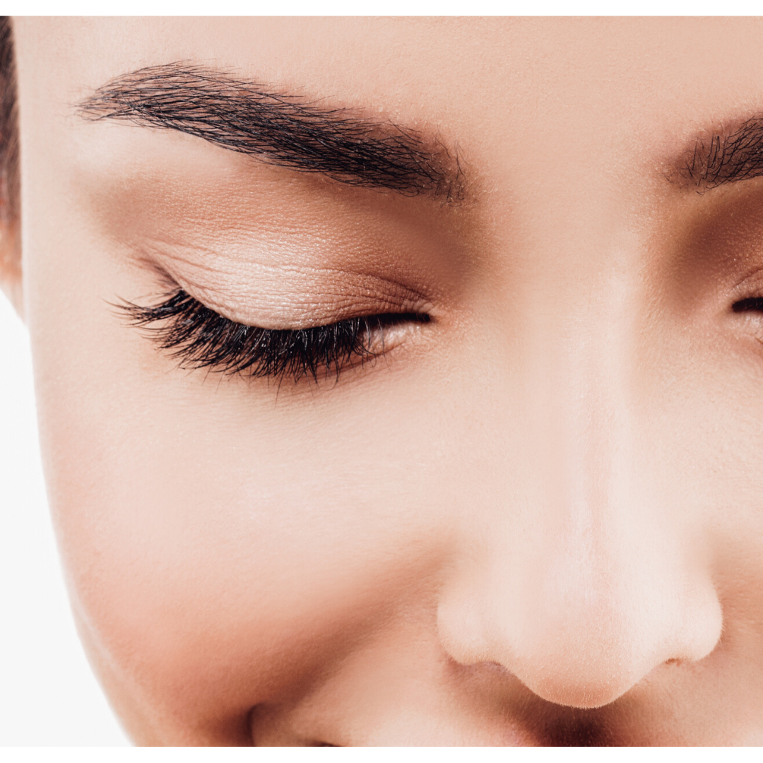 How to apply false lashes