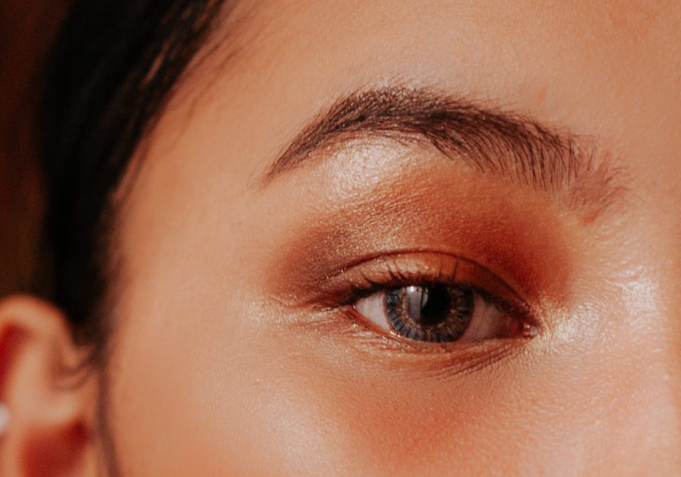 How to Pluck your Eyebrows without Messing Them Up